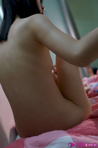 被学长抱进小树林c个爽男男视频